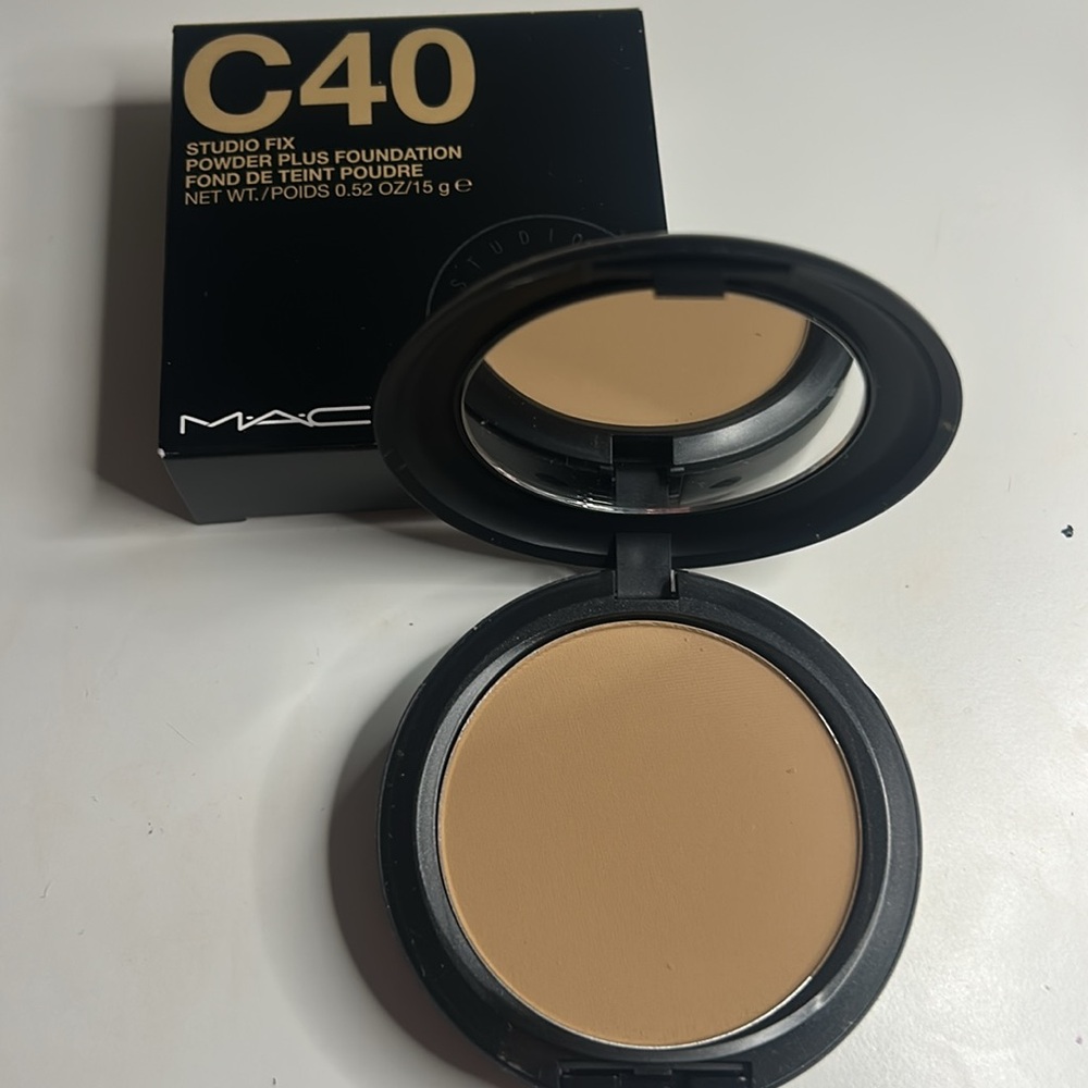 MAC Cosmetics Studio Fix Powder Plus Foundation - C40